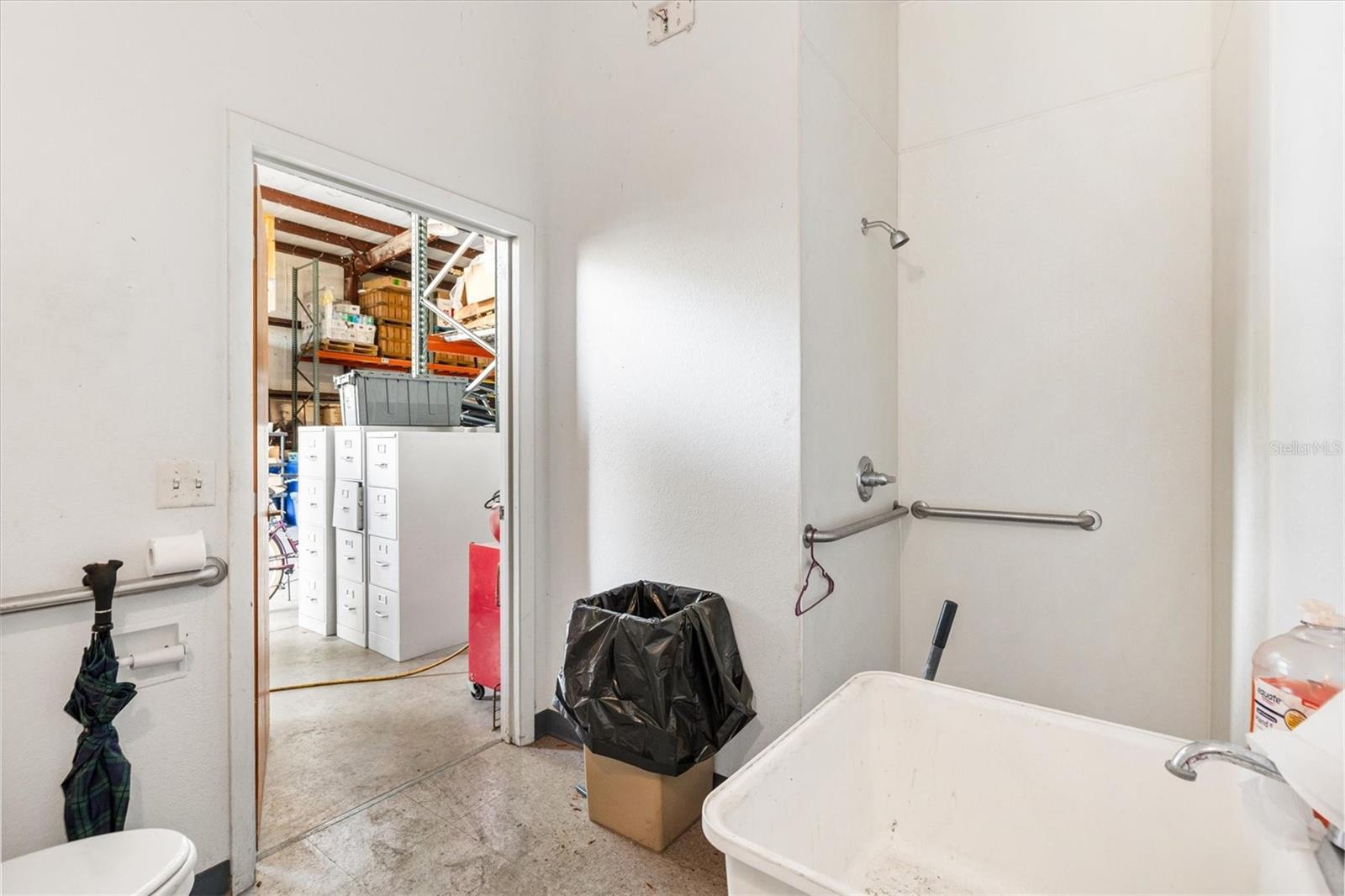 Image 17 of 26 For 118 Weber Avenue