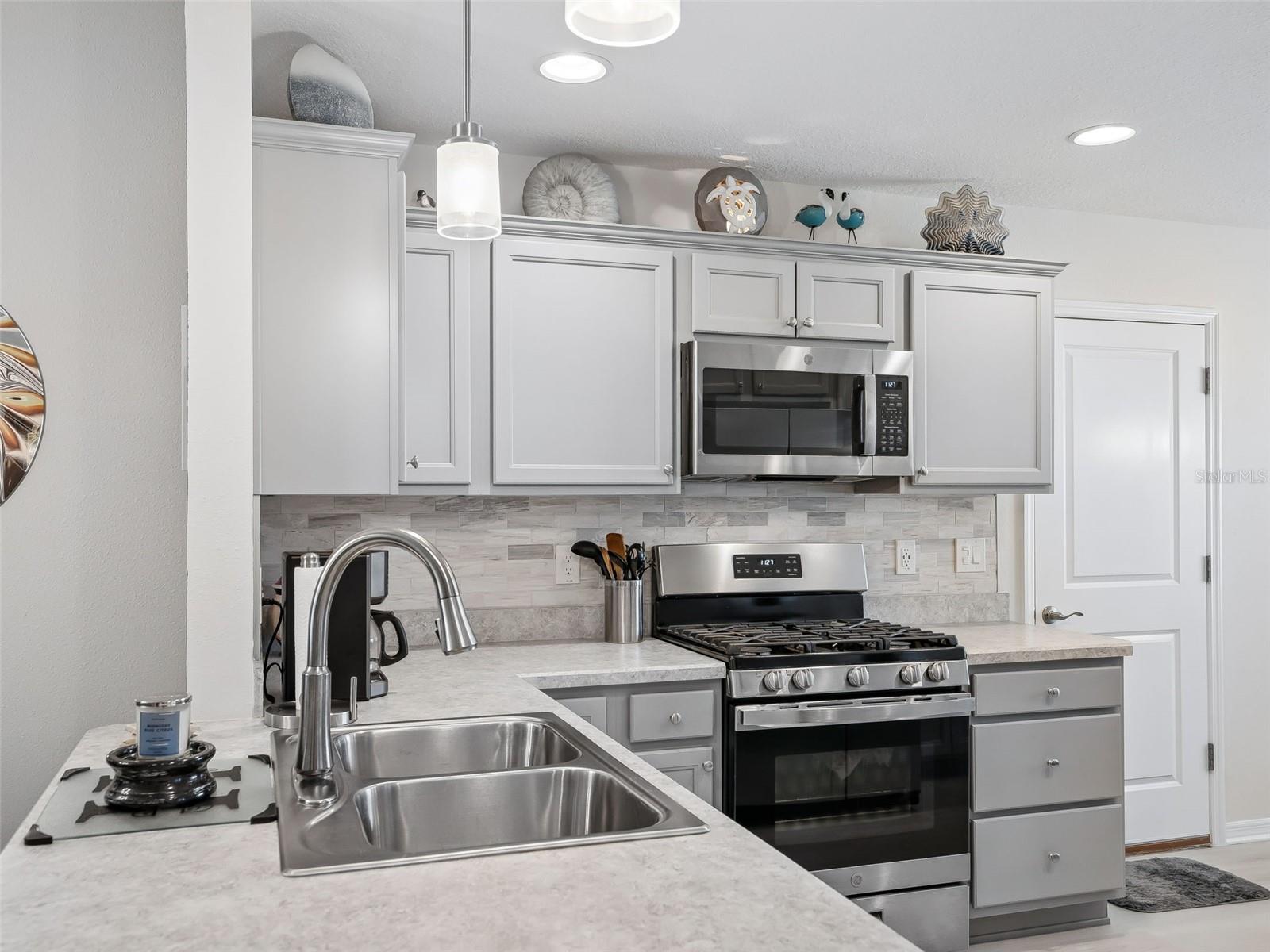 Image 10 of 57 For 4515 Leschak Lane