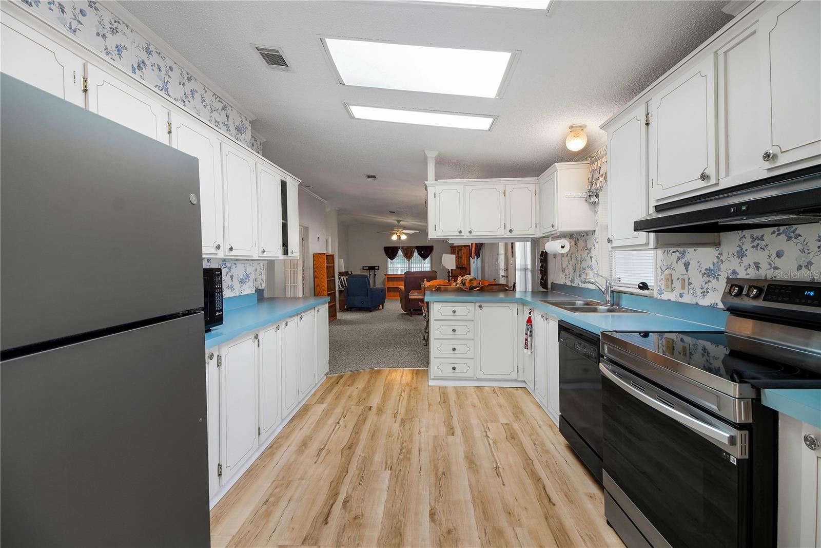 Image 19 of 45 For 5229 Hartford Lane