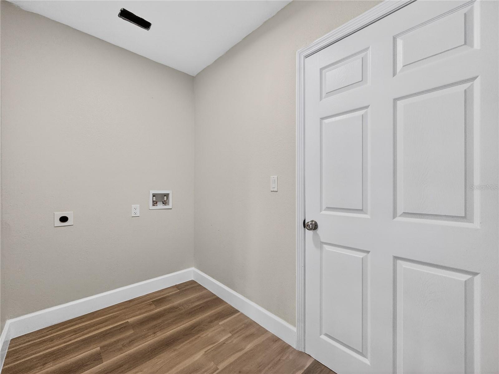 Image 15 of 28 For 1450 Park Avenue