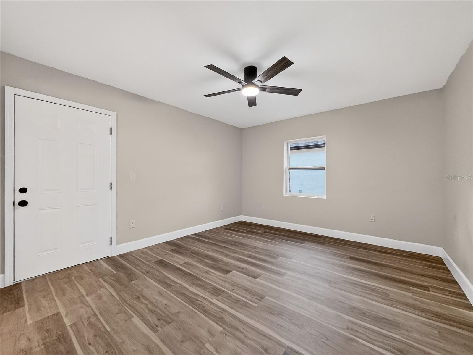 Image 8 of 28 For 1450 Park Avenue