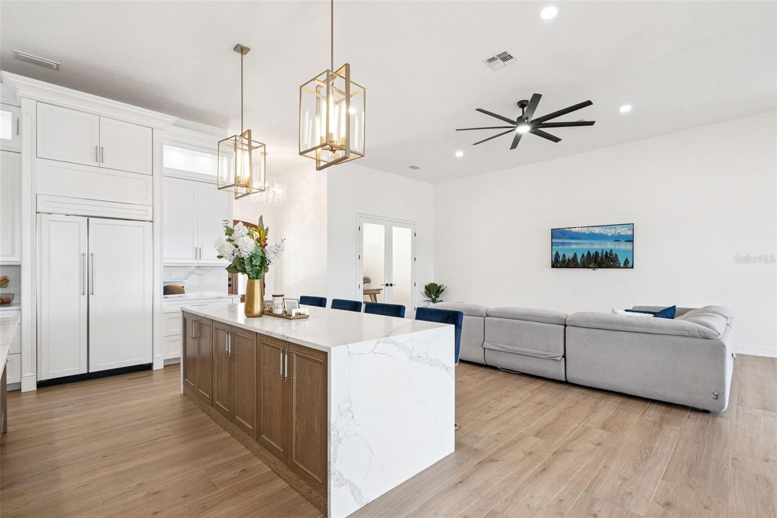 Image 10 of 62 For 10839 Lakeshore Drive