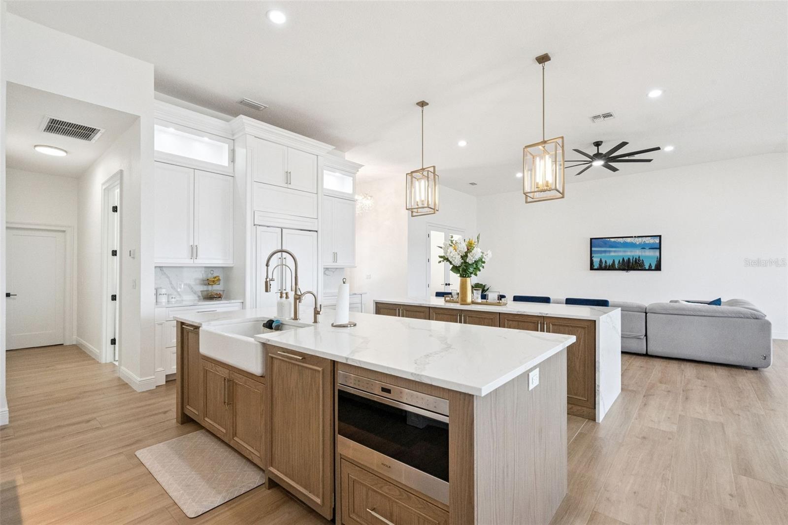 Image 13 of 62 For 10839 Lakeshore Drive