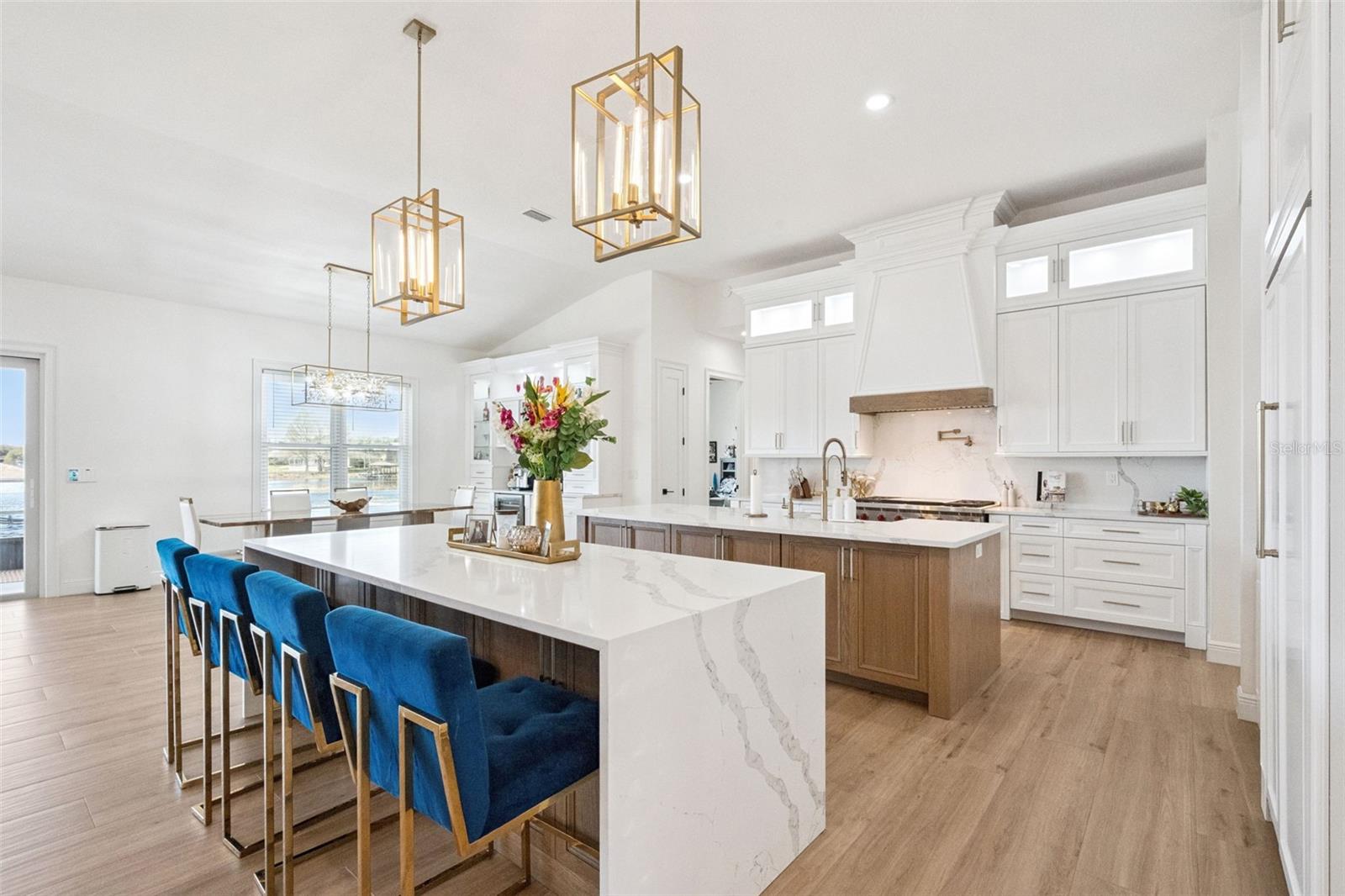 Image 14 of 62 For 10839 Lakeshore Drive