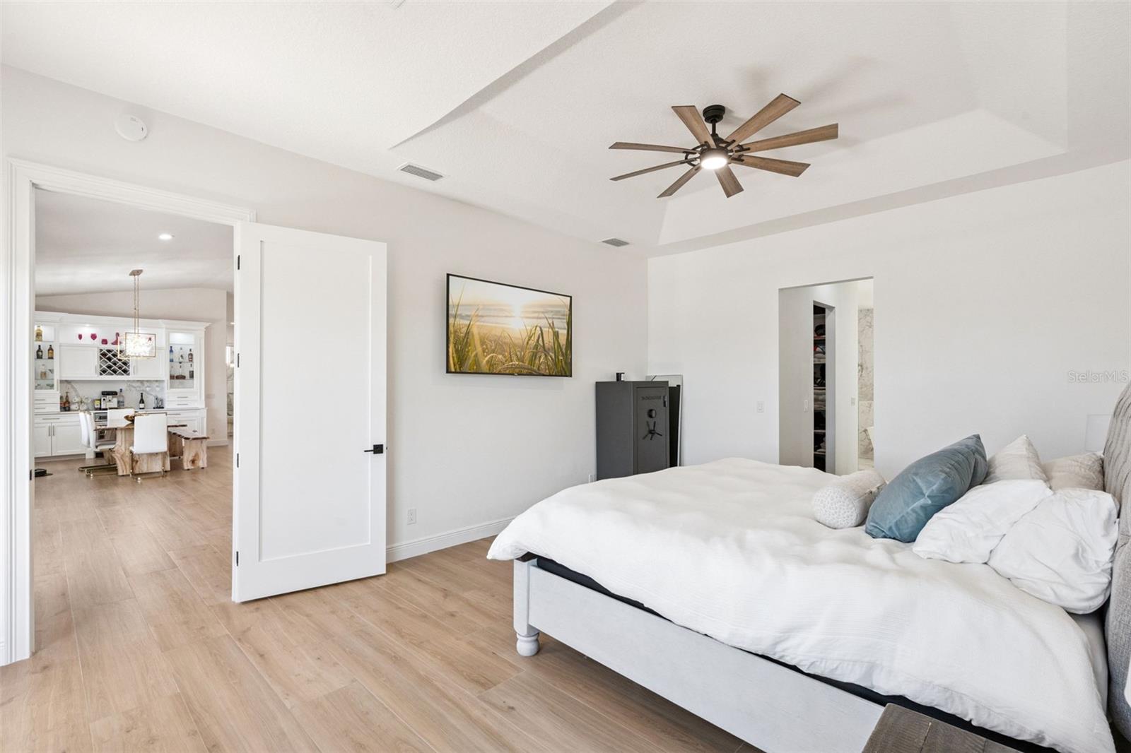 Image 19 of 62 For 10839 Lakeshore Drive