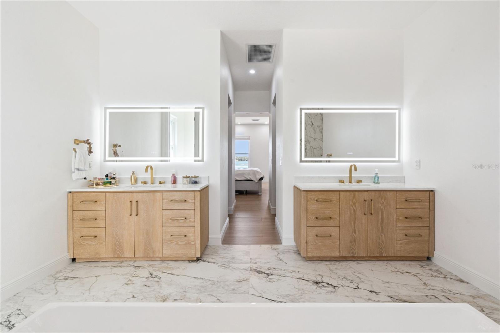 Image 21 of 62 For 10839 Lakeshore Drive