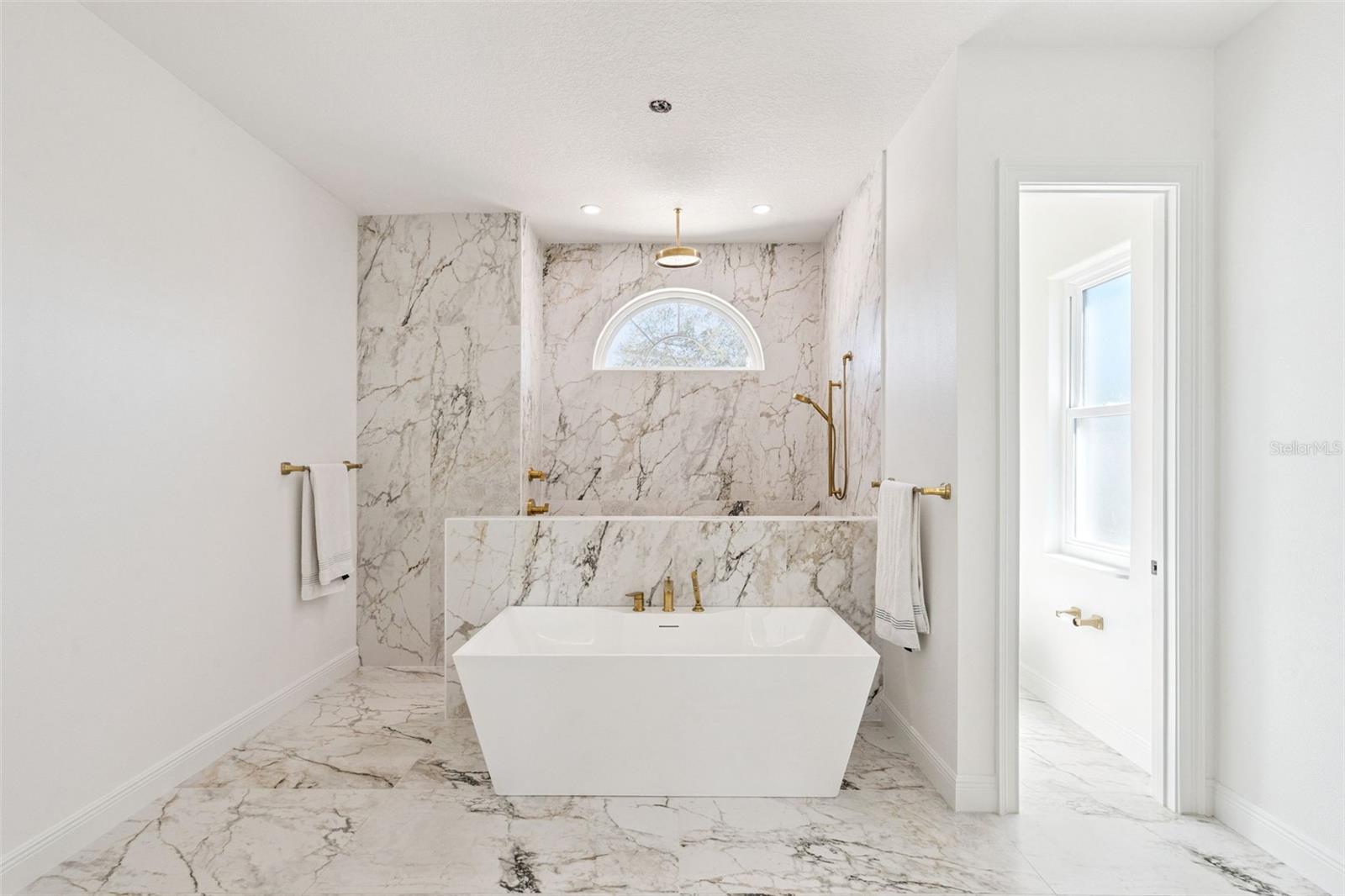 Image 22 of 62 For 10839 Lakeshore Drive