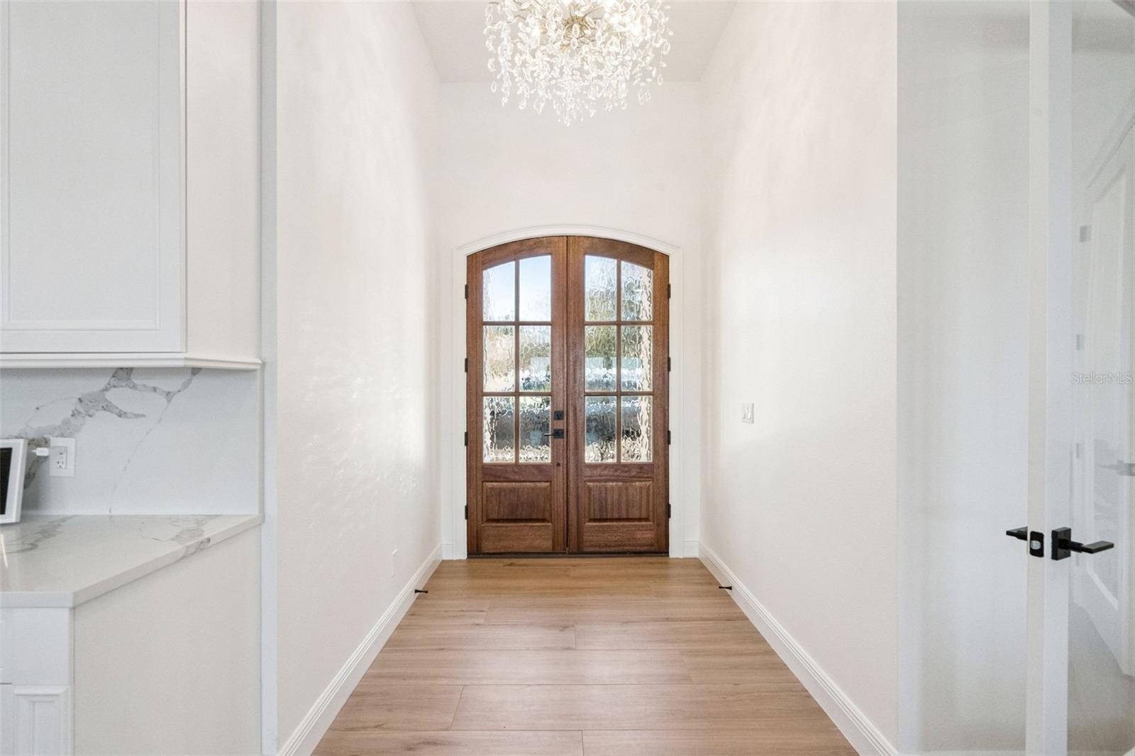 Image 4 of 62 For 10839 Lakeshore Drive