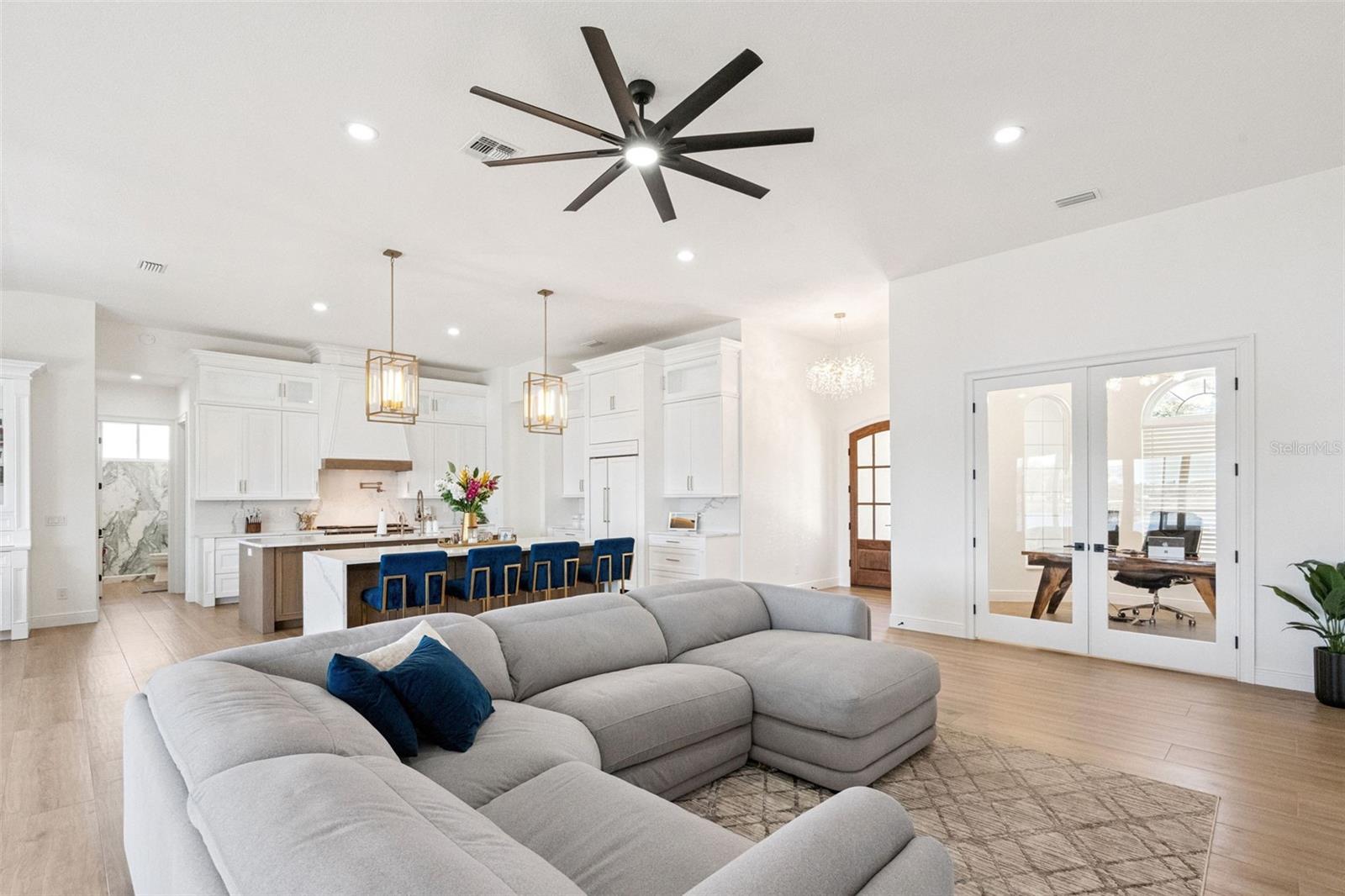 Image 6 of 62 For 10839 Lakeshore Drive