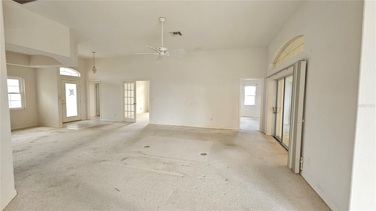 Image 12 of 28 For 21516 Castle View Court