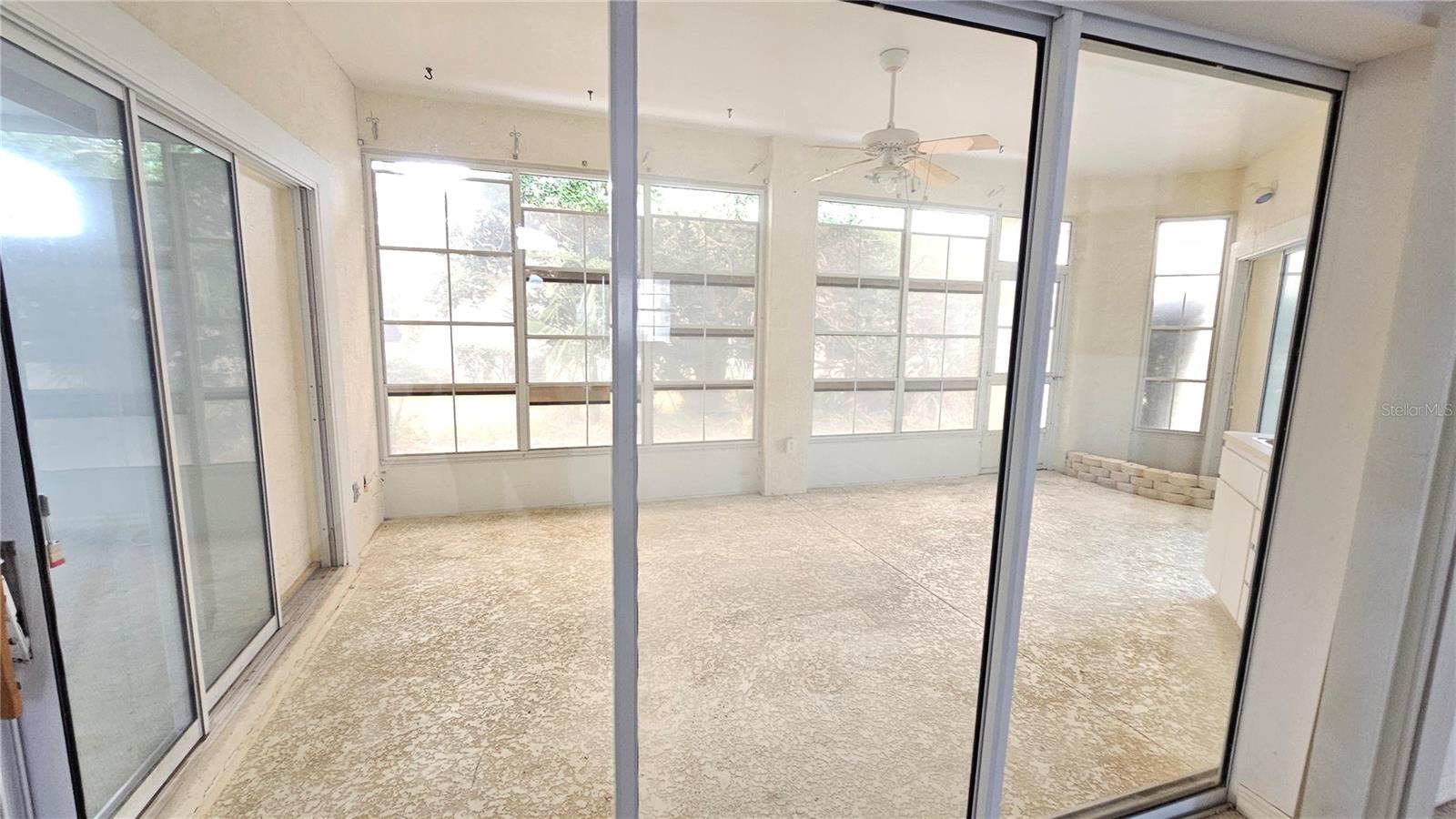 Image 13 of 28 For 21516 Castle View Court