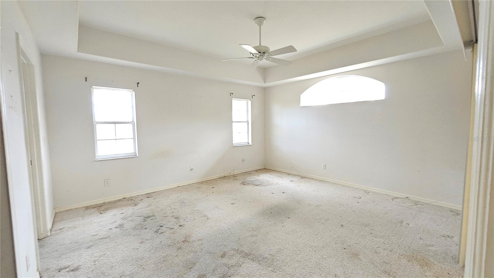 Image 14 of 28 For 21516 Castle View Court