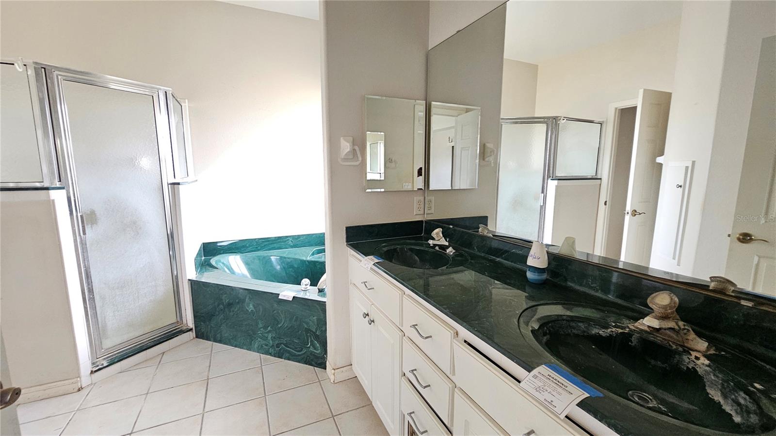 Image 16 of 28 For 21516 Castle View Court