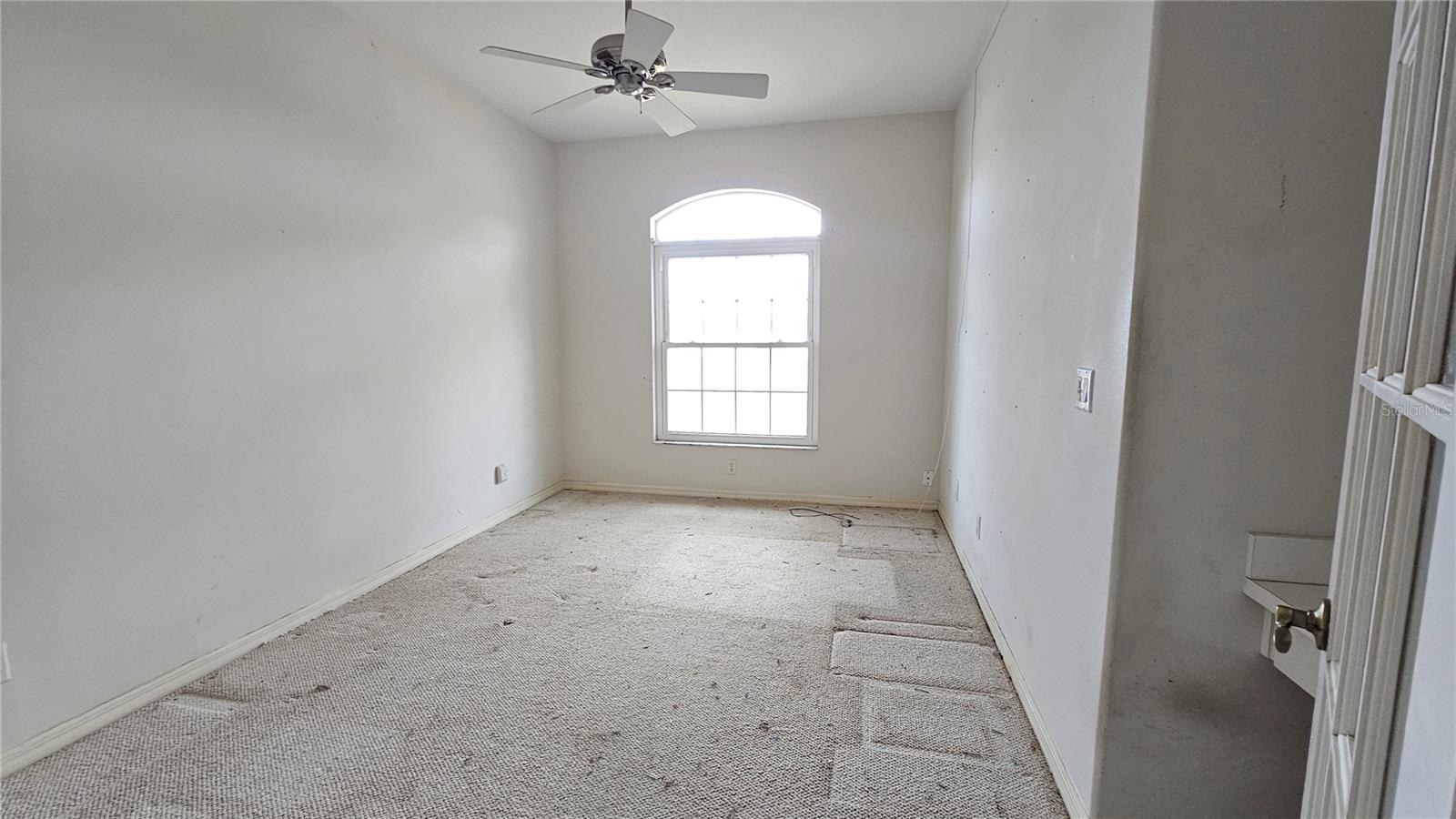 Image 17 of 28 For 21516 Castle View Court