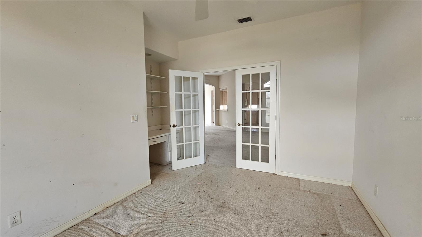 Image 18 of 28 For 21516 Castle View Court