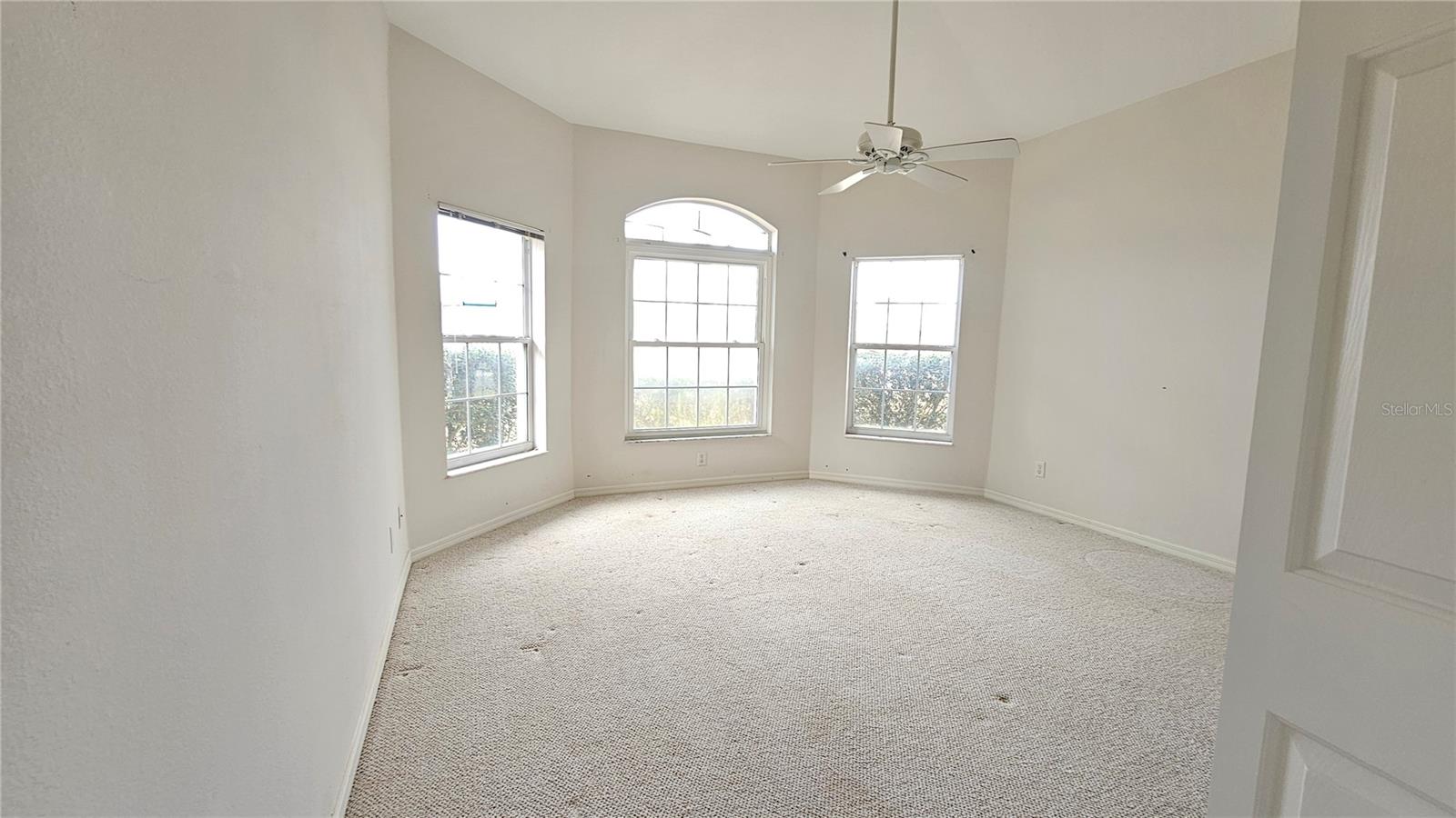 Image 19 of 28 For 21516 Castle View Court