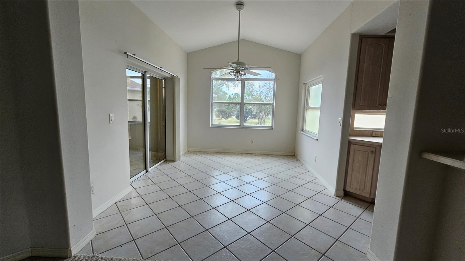 Image 8 of 28 For 21516 Castle View Court