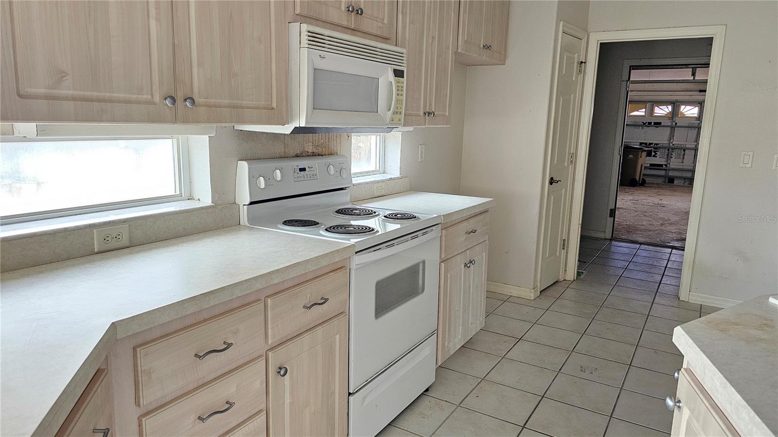 Image 9 of 28 For 21516 Castle View Court