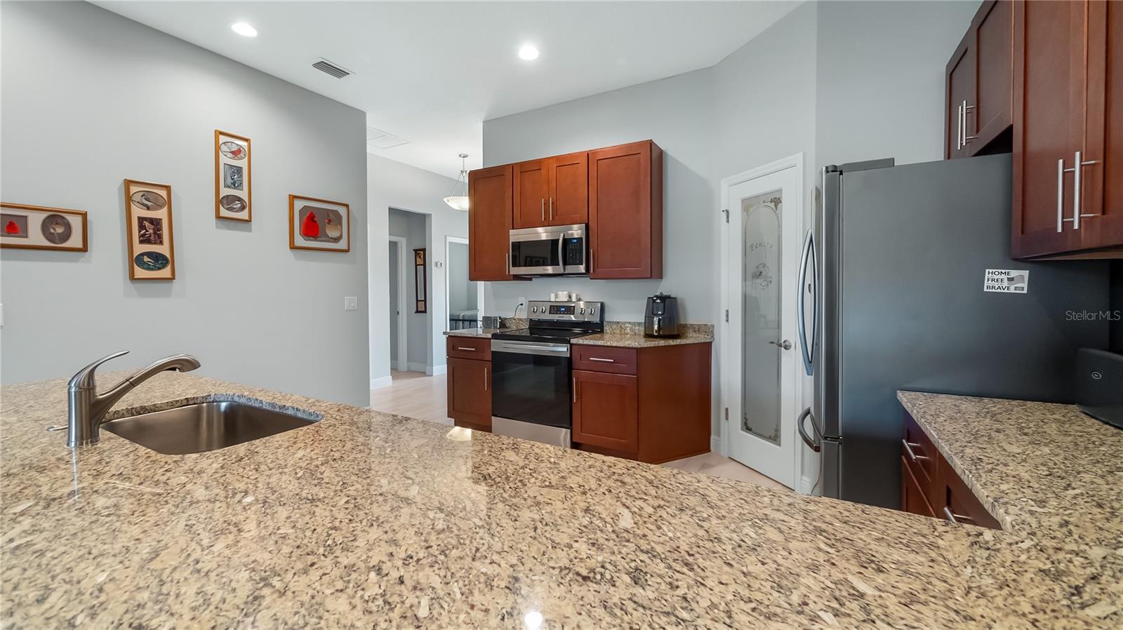 Image 11 of 39 For 2003 Winnipeg Way