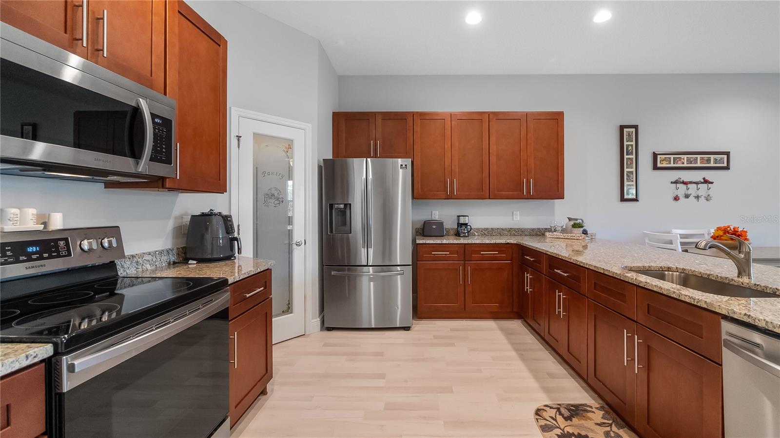 Image 3 of 39 For 2003 Winnipeg Way