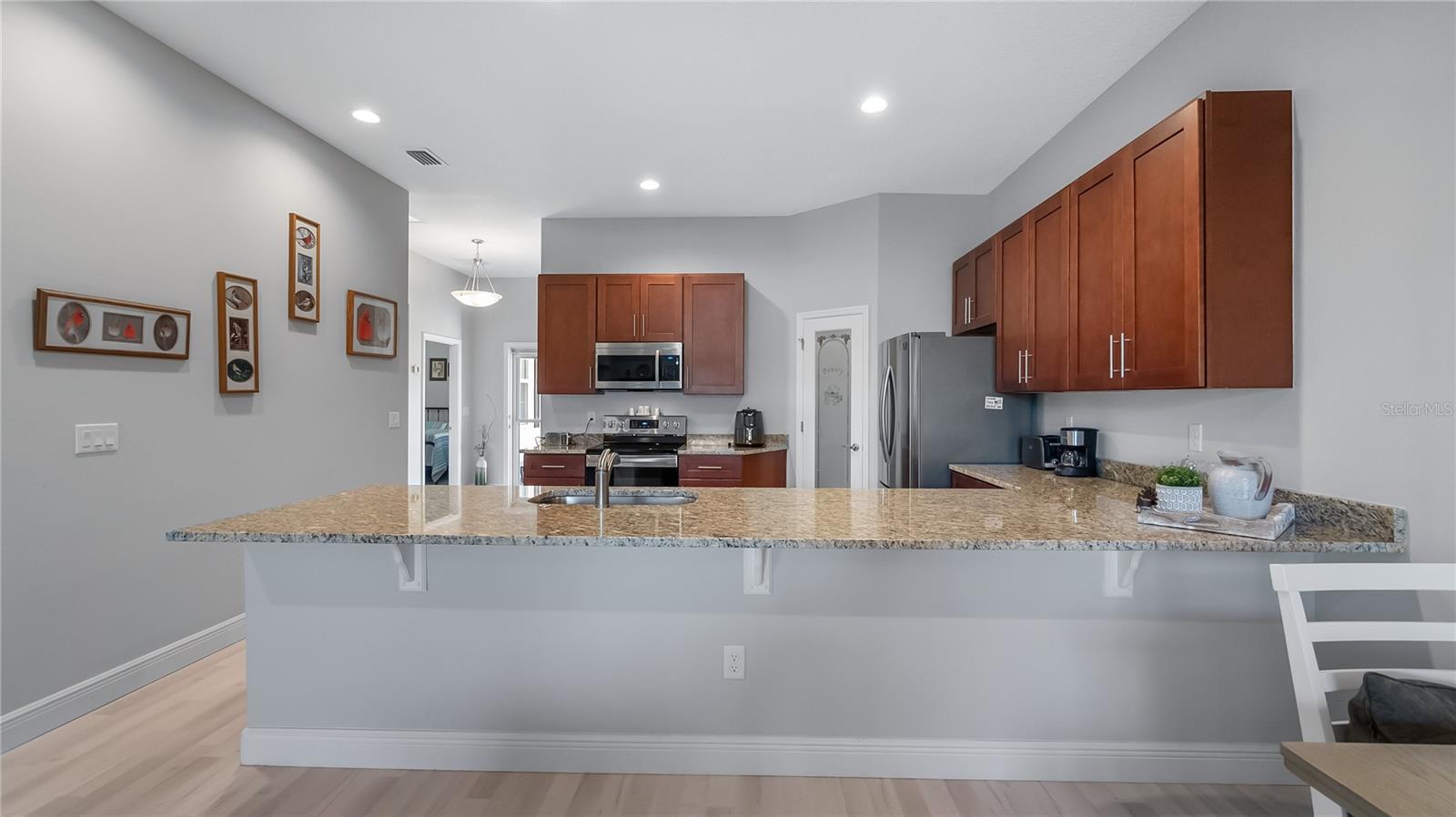 Image 4 of 39 For 2003 Winnipeg Way