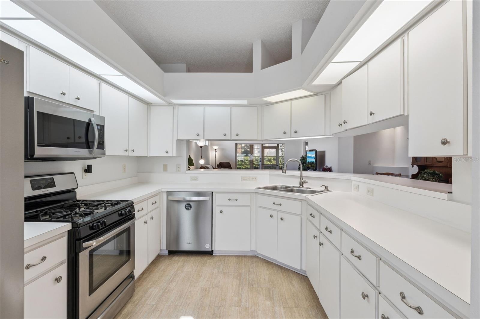 Image 11 of 93 For 26842 Forest Hills Street