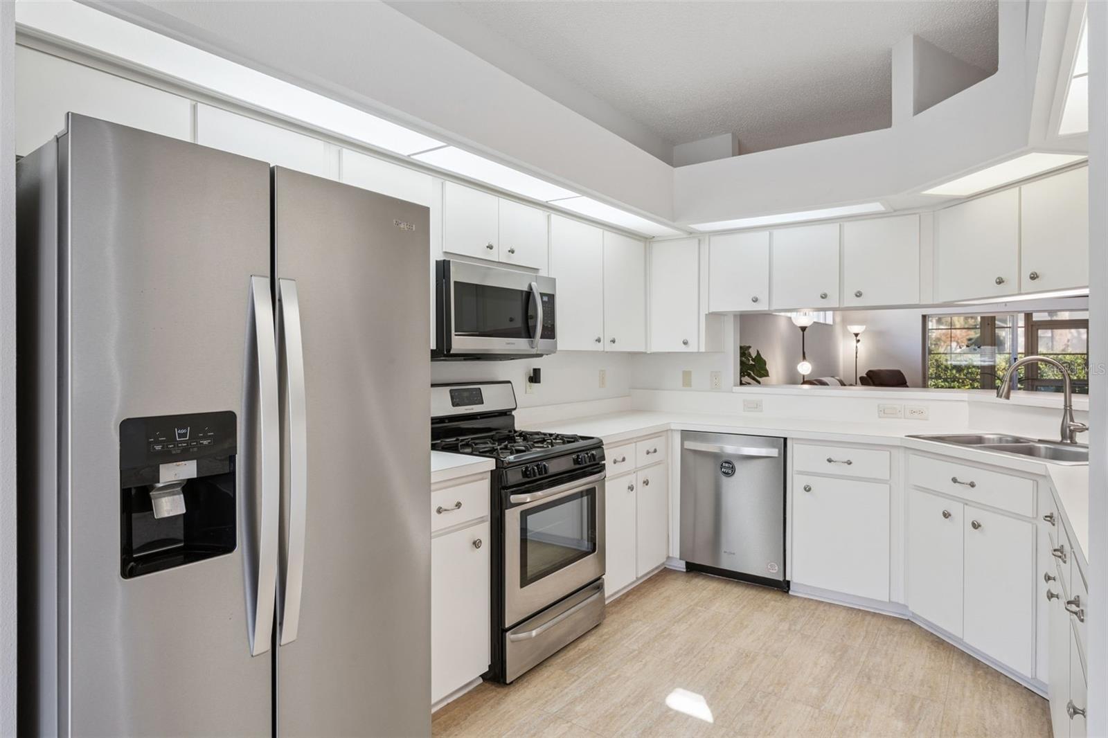 Image 12 of 93 For 26842 Forest Hills Street