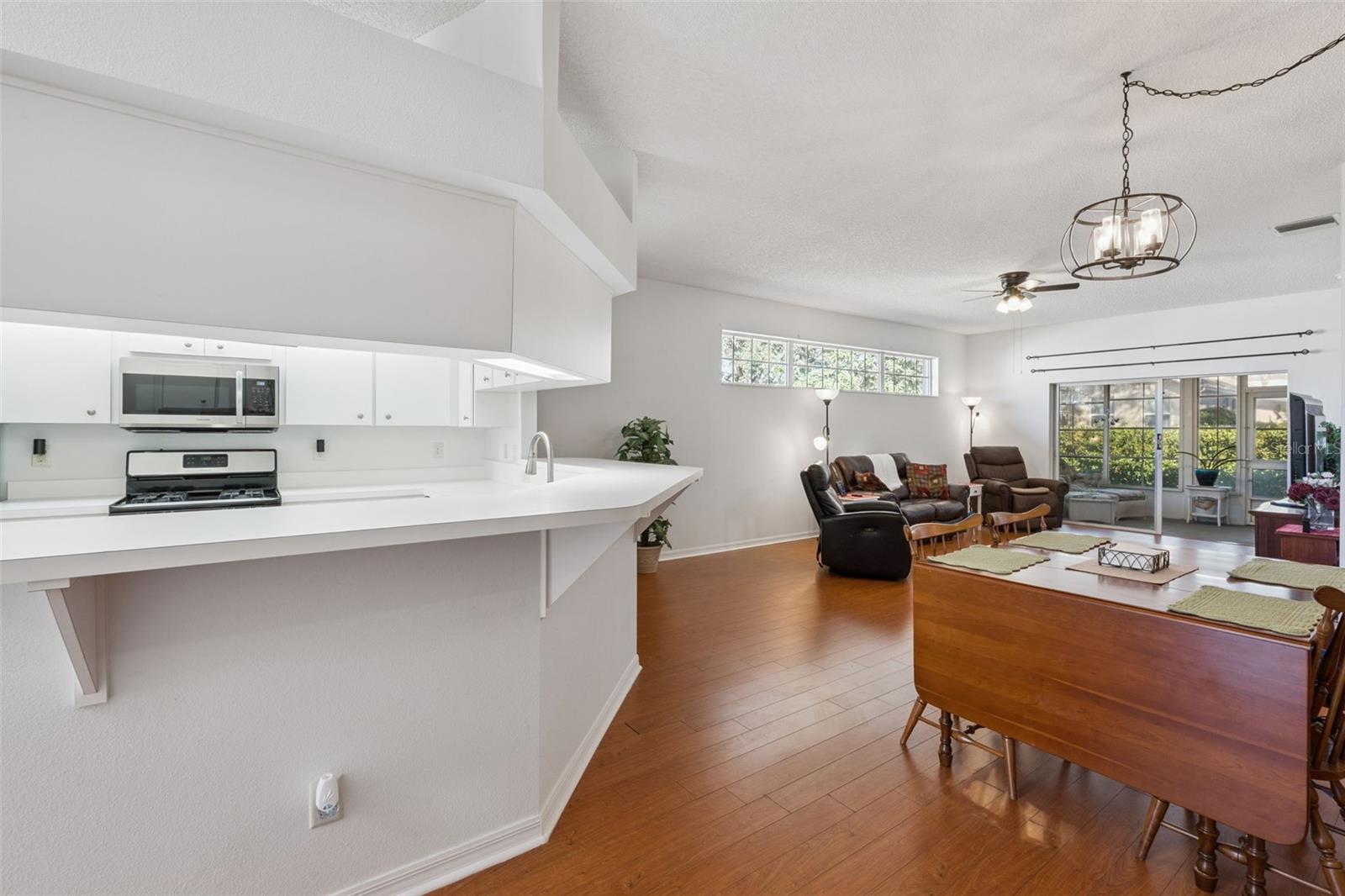 Image 18 of 93 For 26842 Forest Hills Street