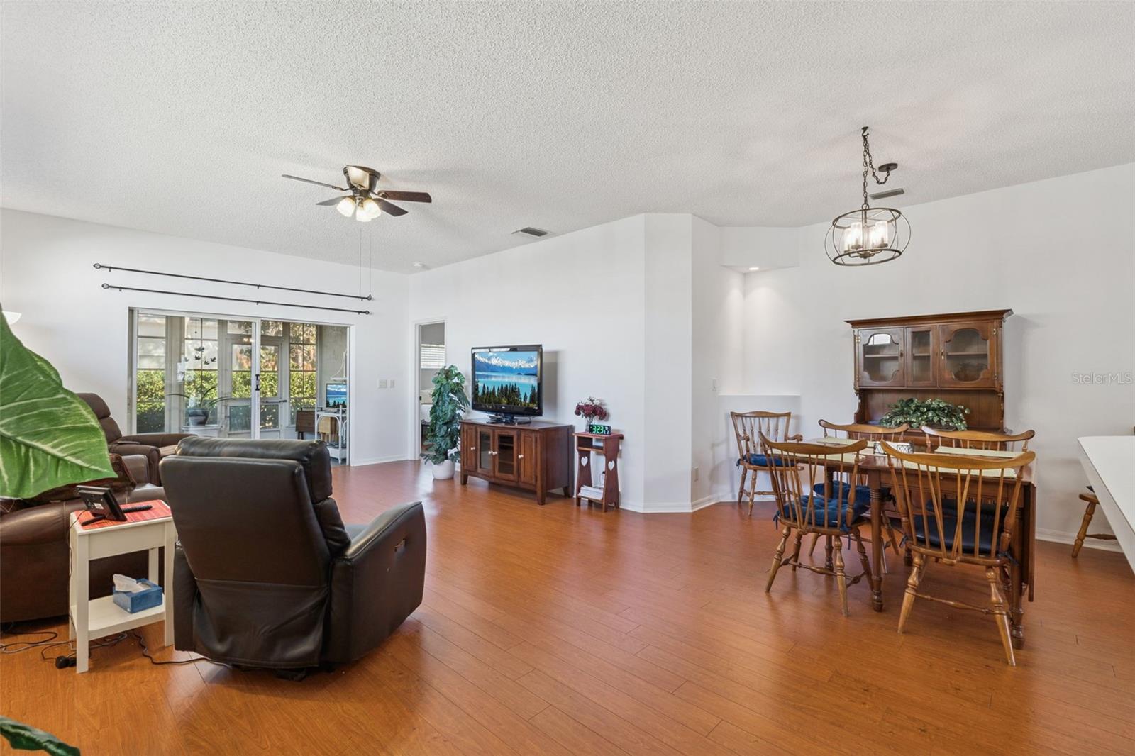 Image 21 of 93 For 26842 Forest Hills Street