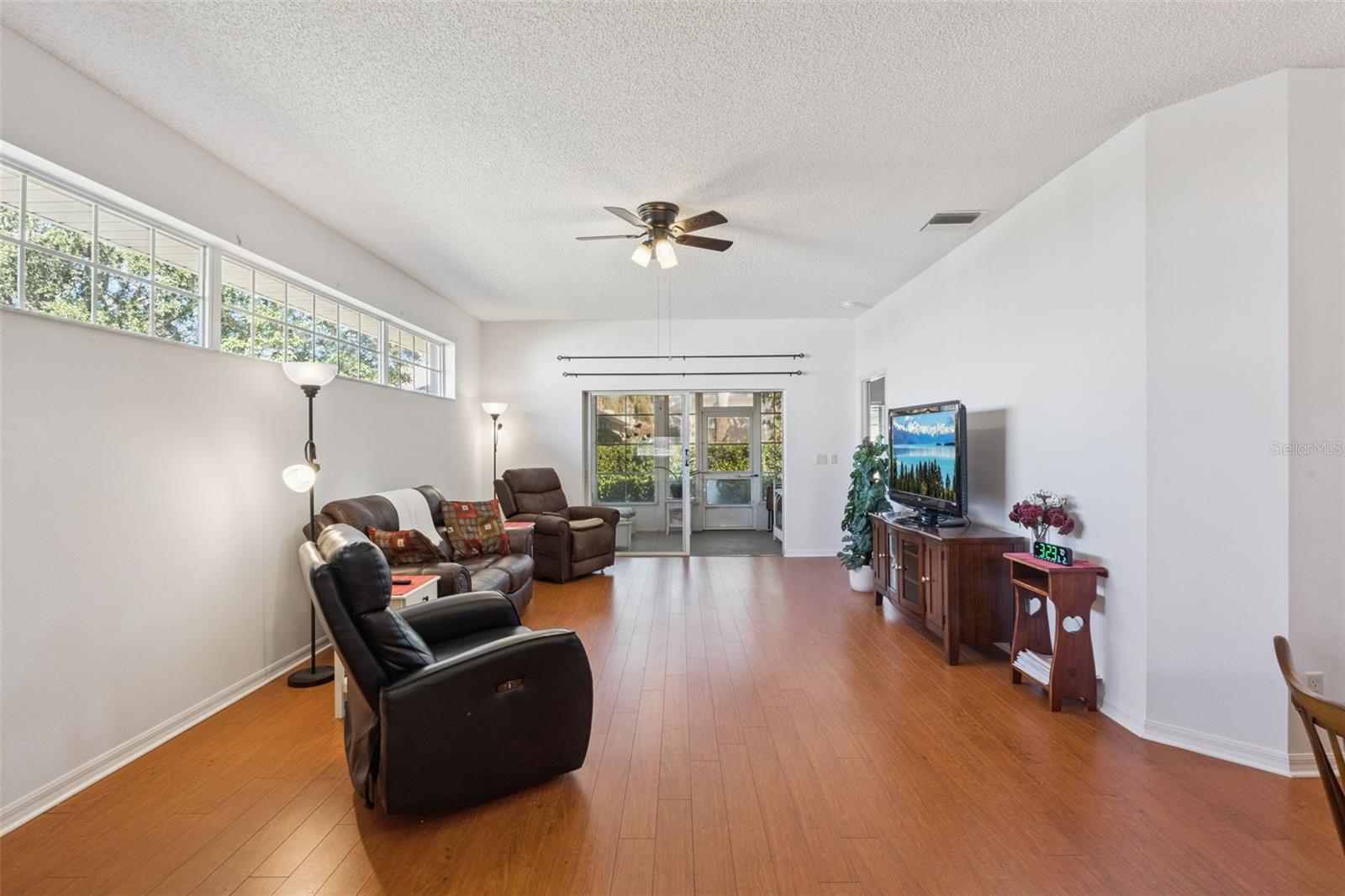 Image 24 of 93 For 26842 Forest Hills Street