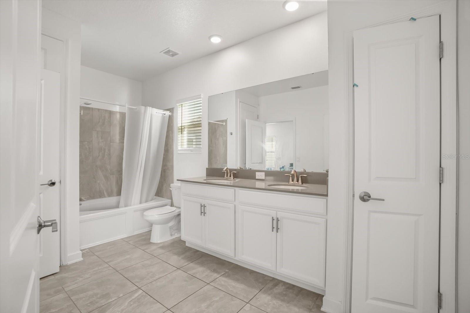 Image 15 of 28 For 2999 Addison Boulevard