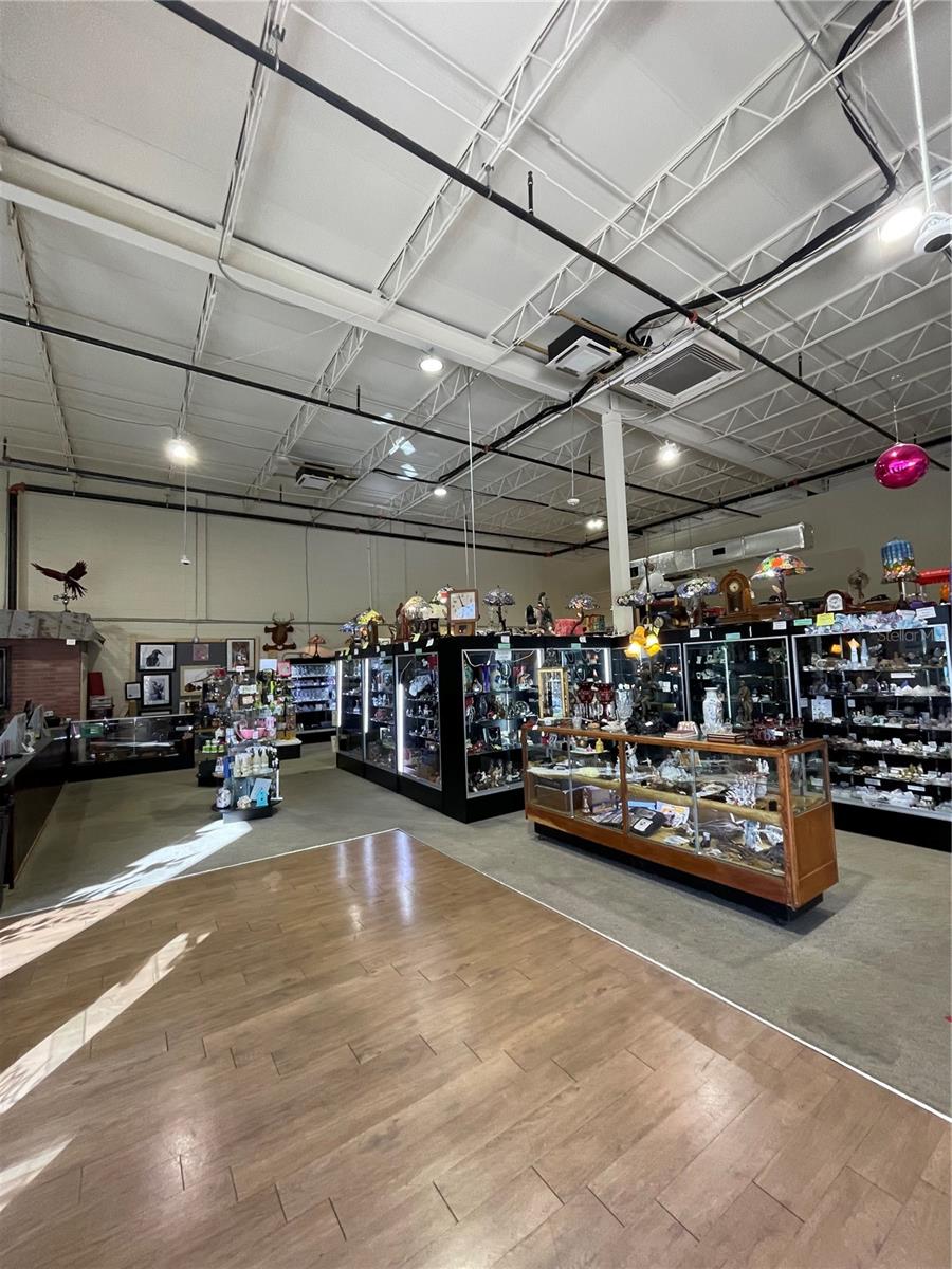 Image 8 of 18 For 349 Plaza Drive