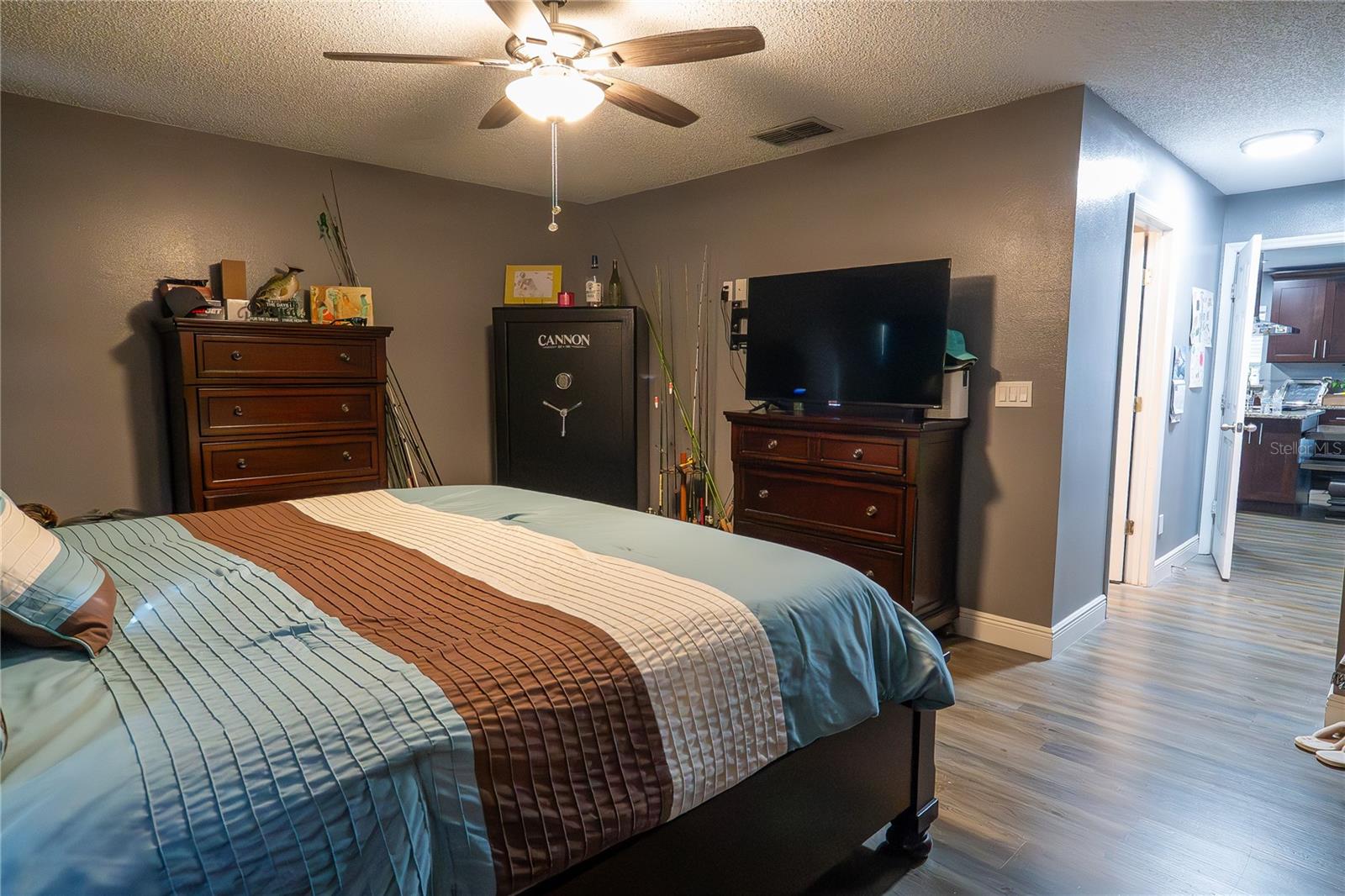 Image 14 of 37 For 1038 Singleton Circle