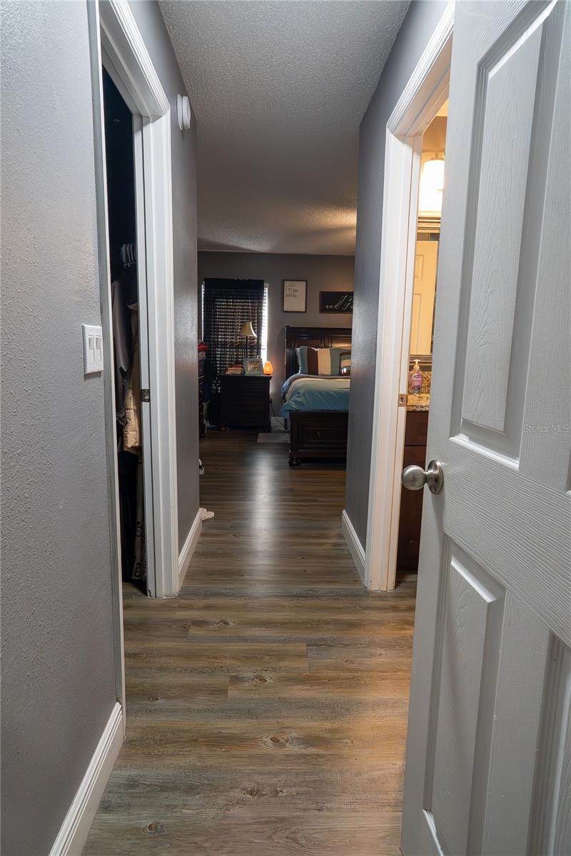 Image 18 of 37 For 1038 Singleton Circle