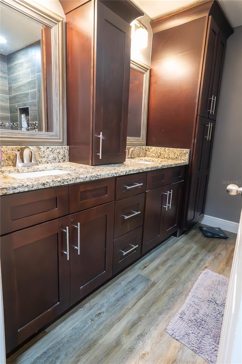 Image 24 of 37 For 1038 Singleton Circle