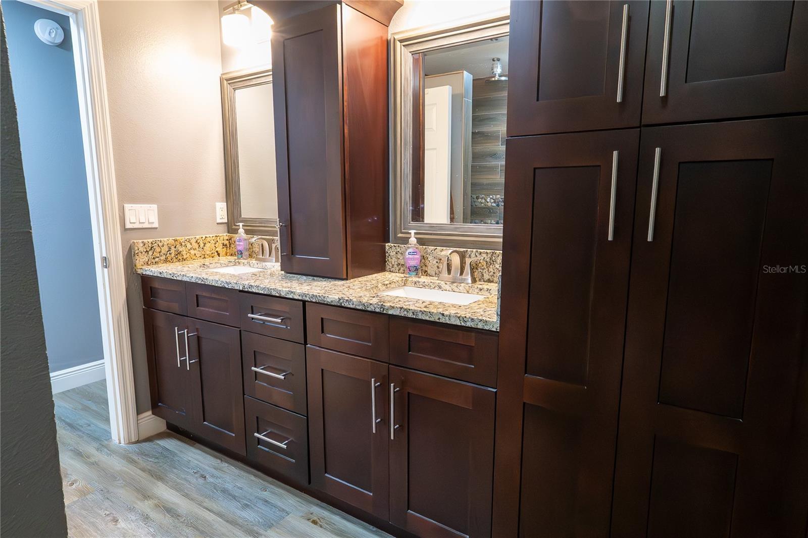 Image 25 of 37 For 1038 Singleton Circle