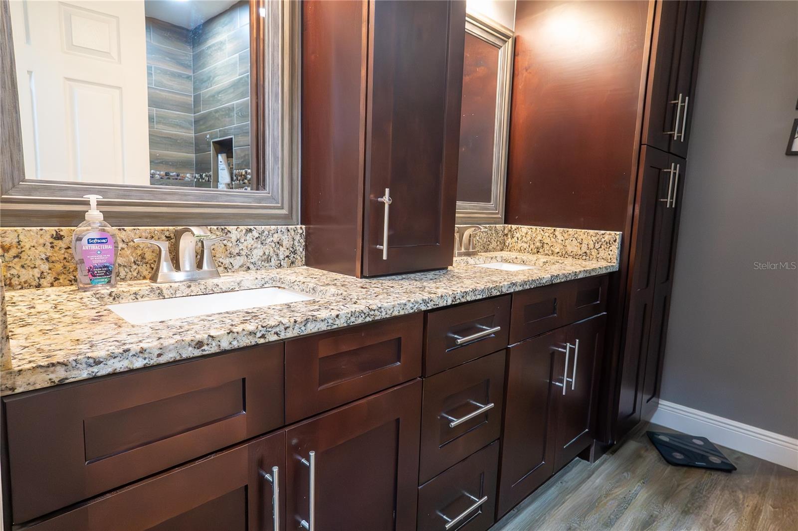 Image 26 of 37 For 1038 Singleton Circle