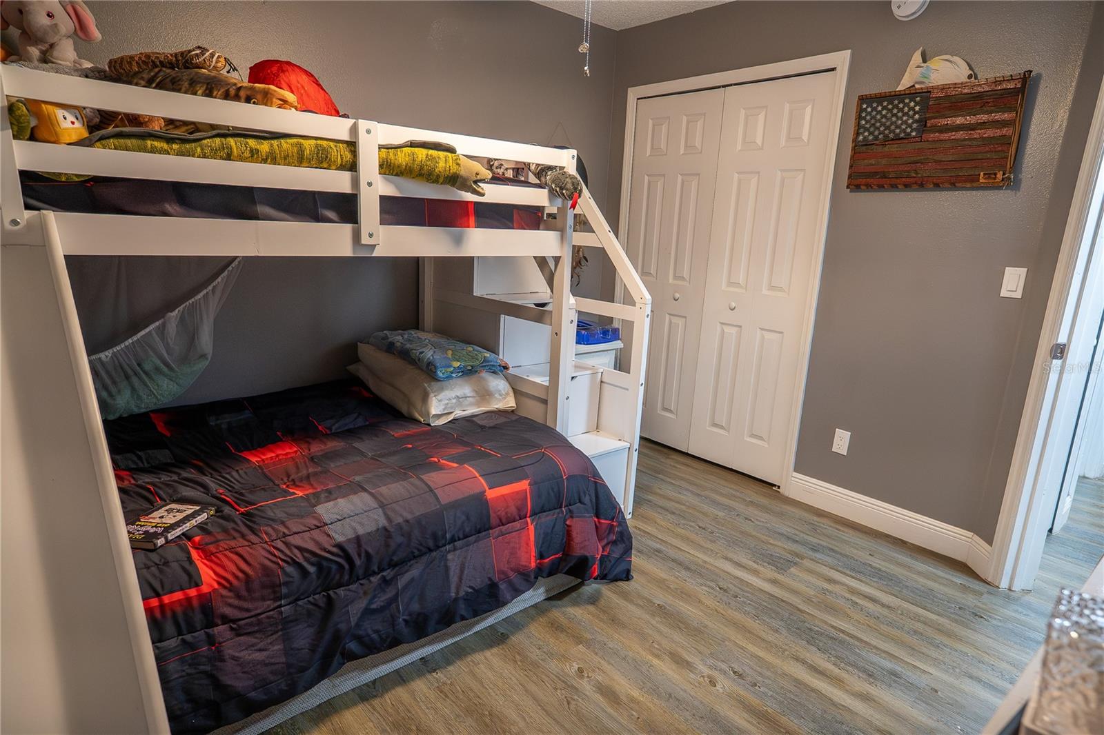 Image 28 of 37 For 1038 Singleton Circle