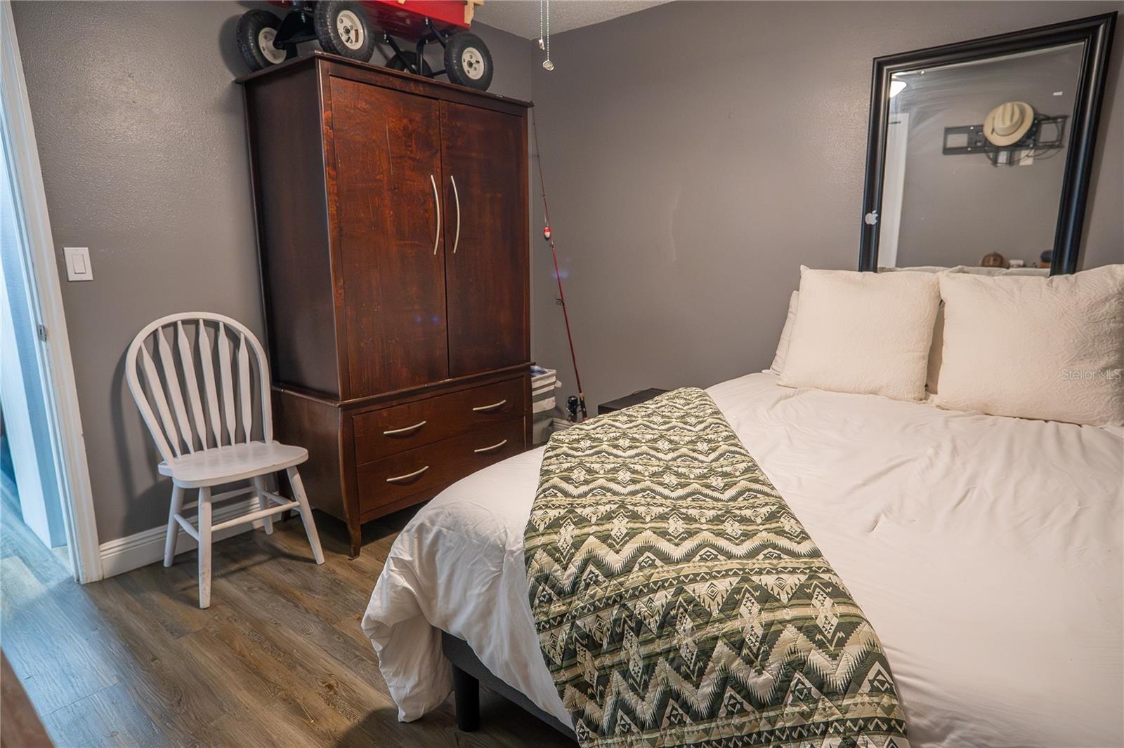 Image 31 of 37 For 1038 Singleton Circle