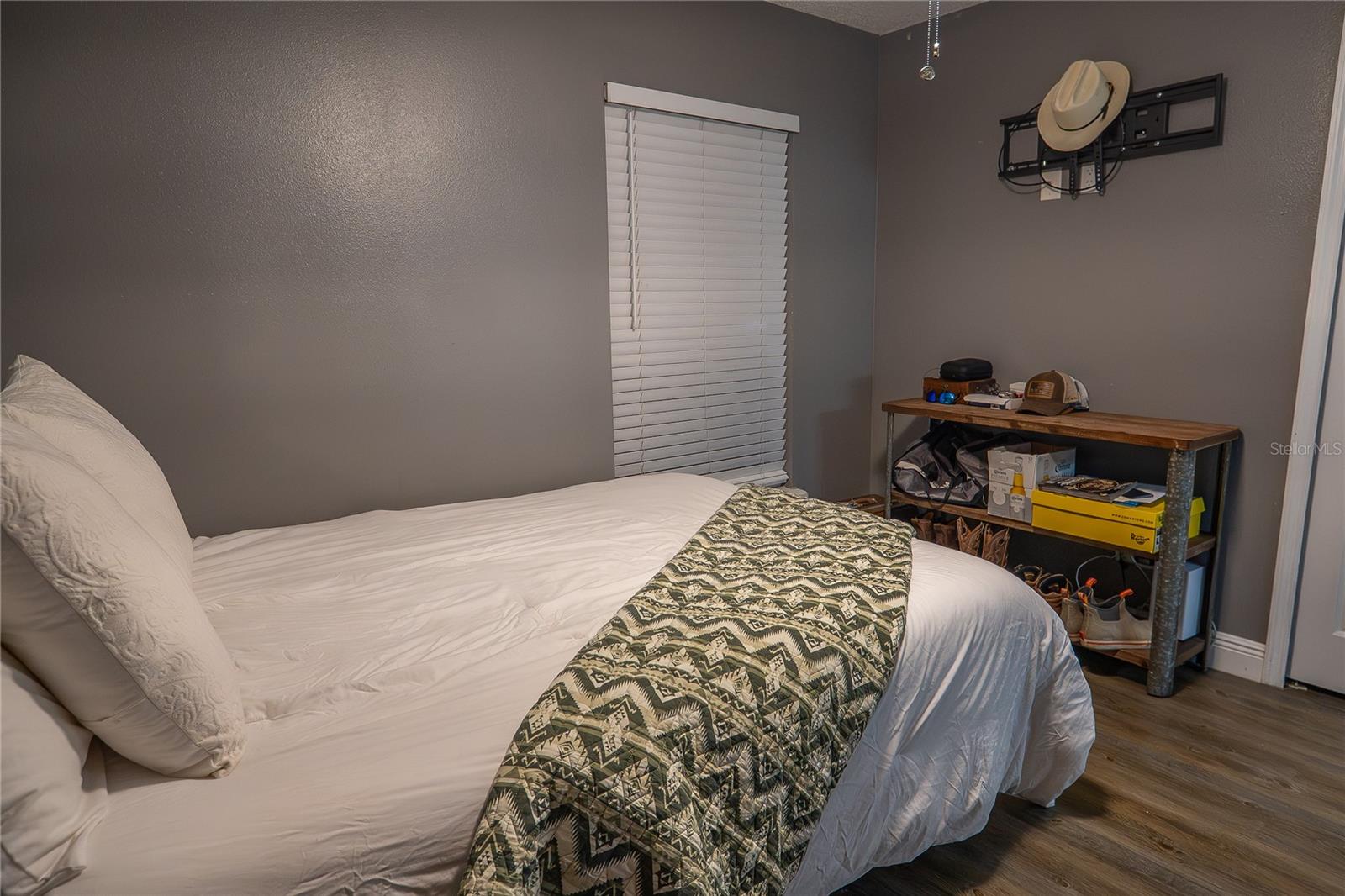 Image 32 of 37 For 1038 Singleton Circle