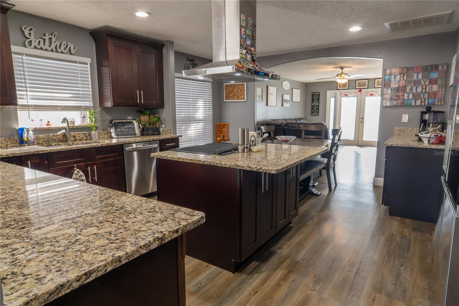 Image 4 of 37 For 1038 Singleton Circle