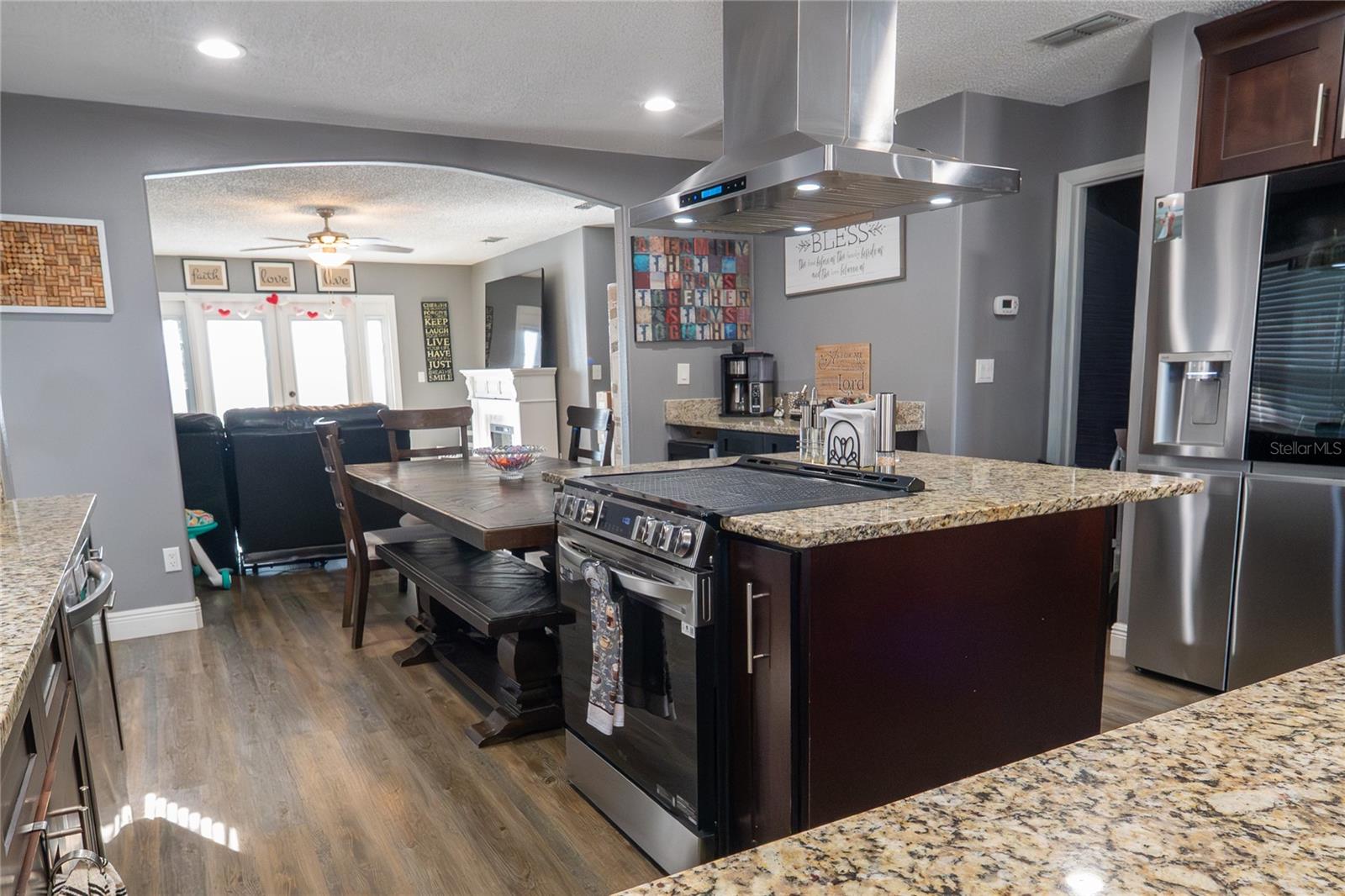 Image 5 of 37 For 1038 Singleton Circle