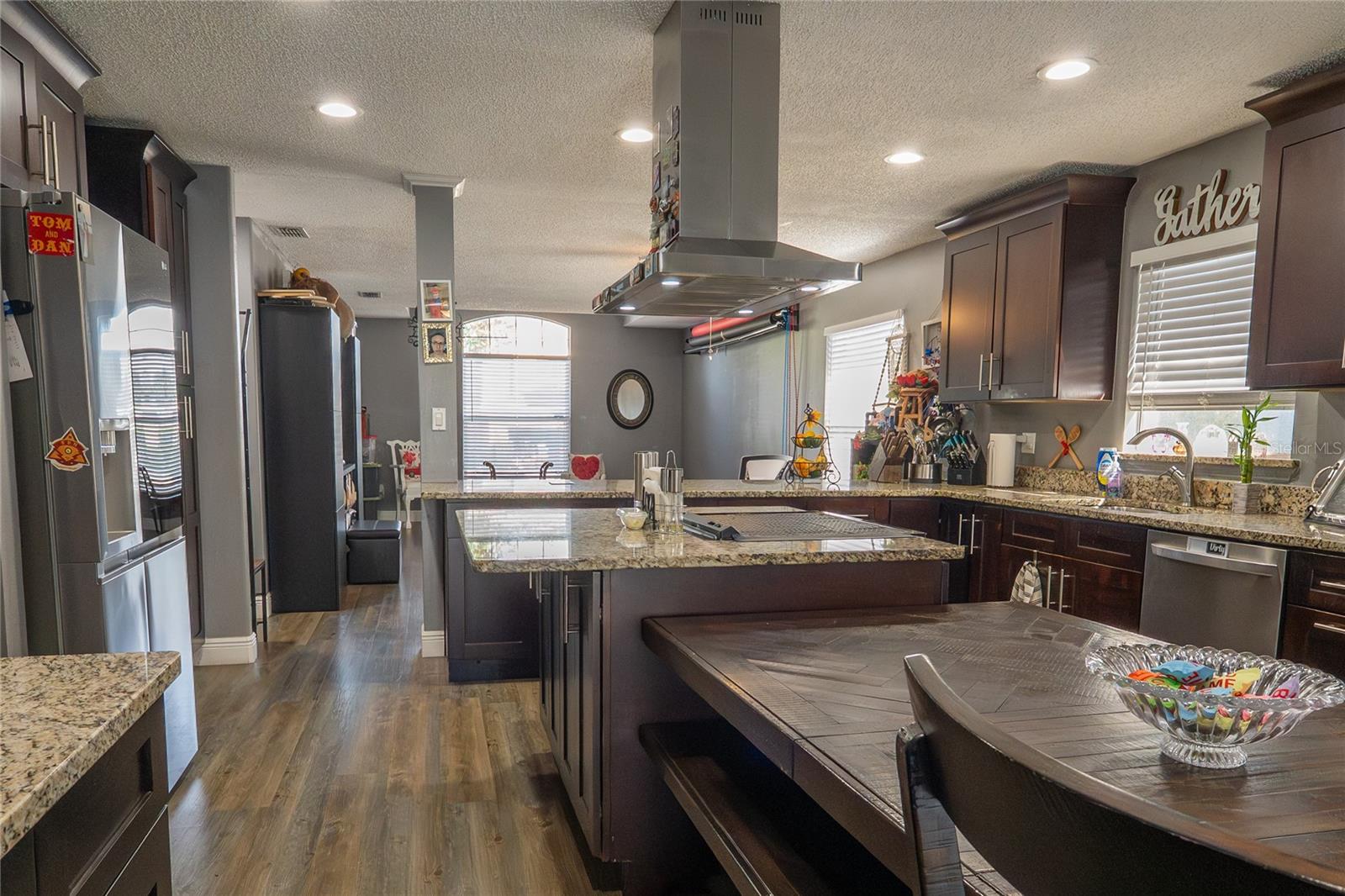 Image 6 of 37 For 1038 Singleton Circle