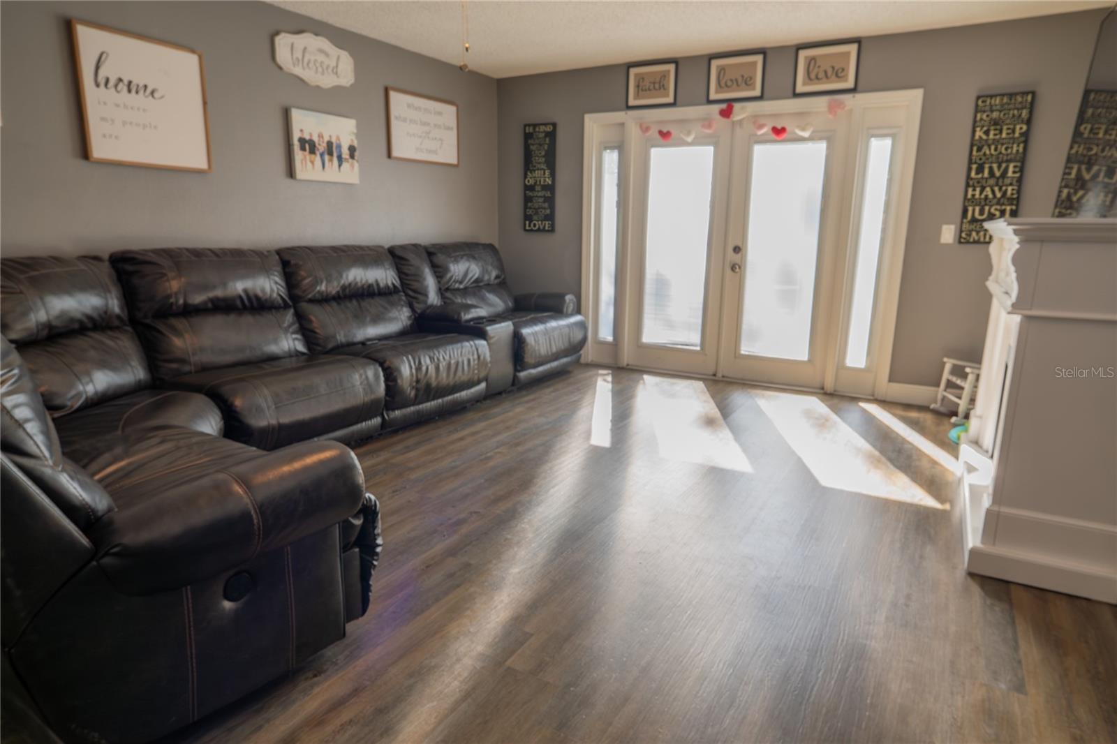 Image 9 of 37 For 1038 Singleton Circle