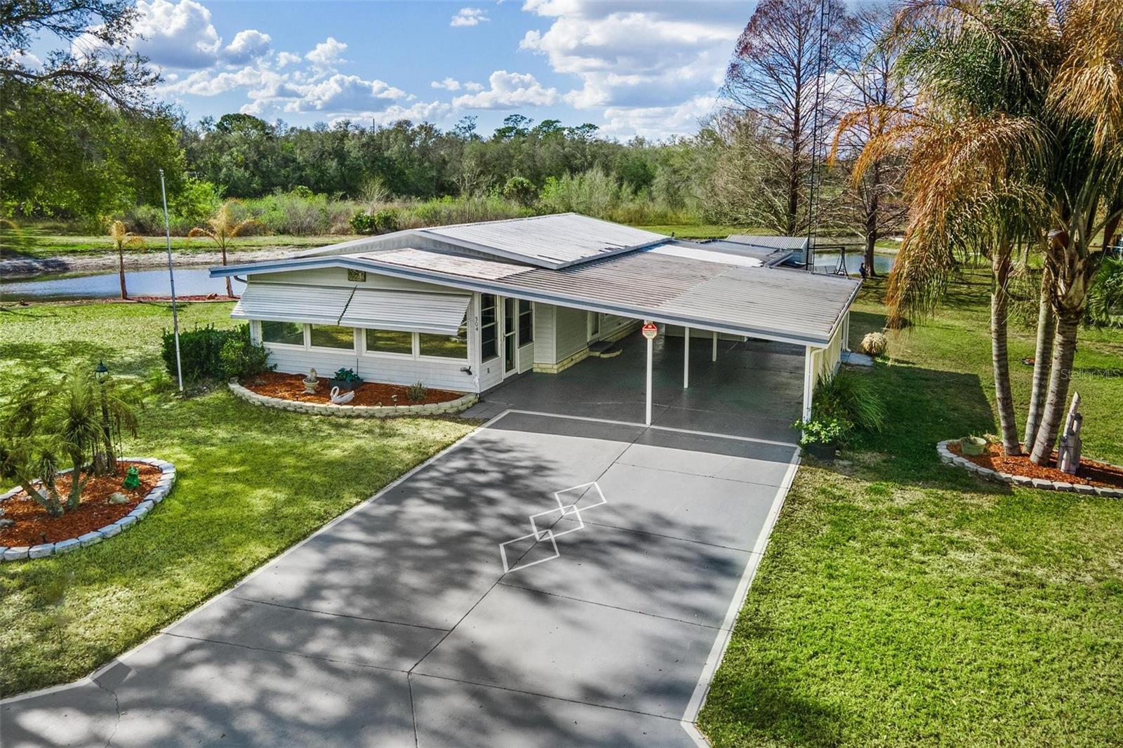 Details for 304 Ivanhoe Circle, LADY LAKE, FL 32159