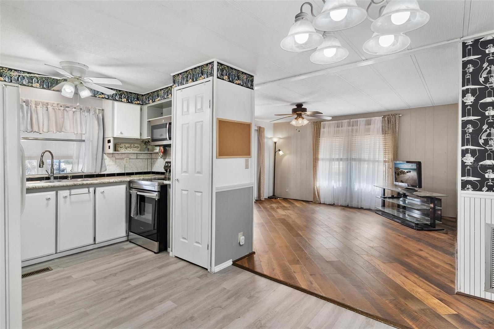 Image 11 of 53 For 304 Ivanhoe Circle