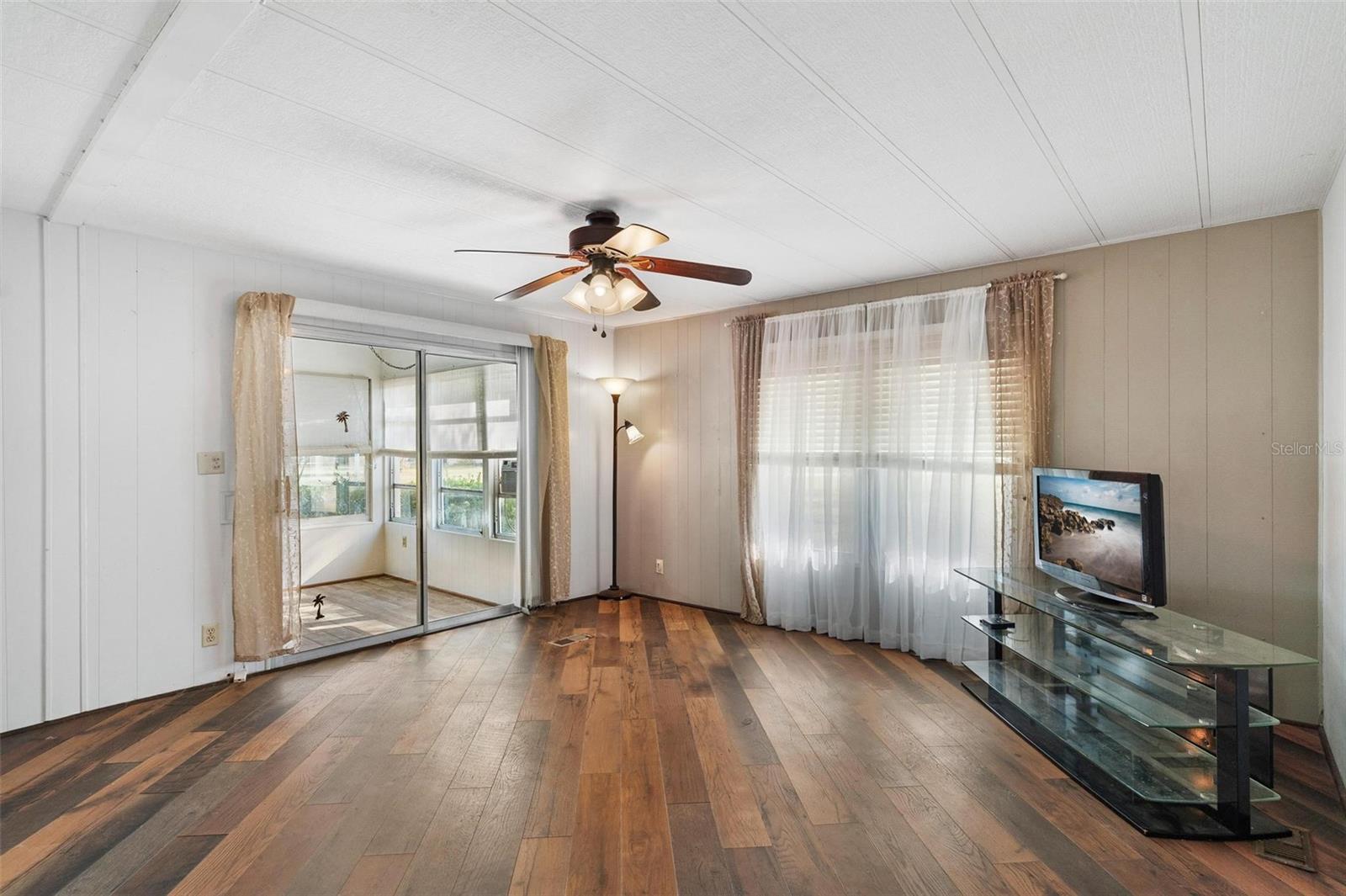 Image 12 of 53 For 304 Ivanhoe Circle