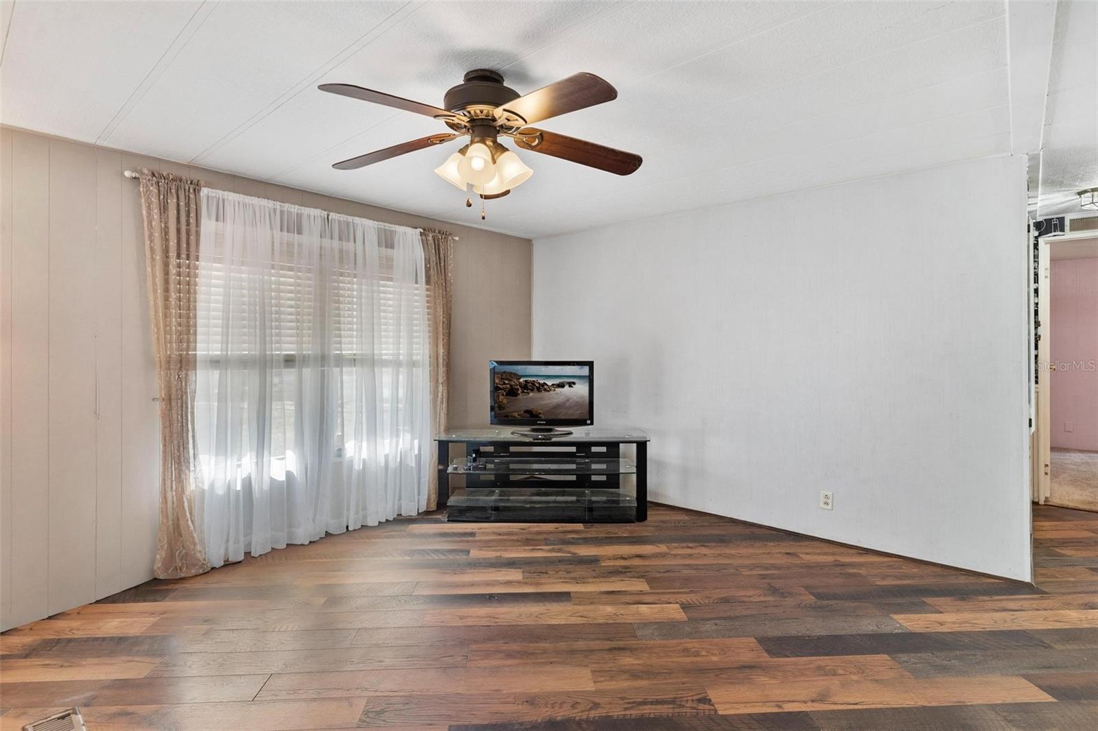 Image 13 of 53 For 304 Ivanhoe Circle