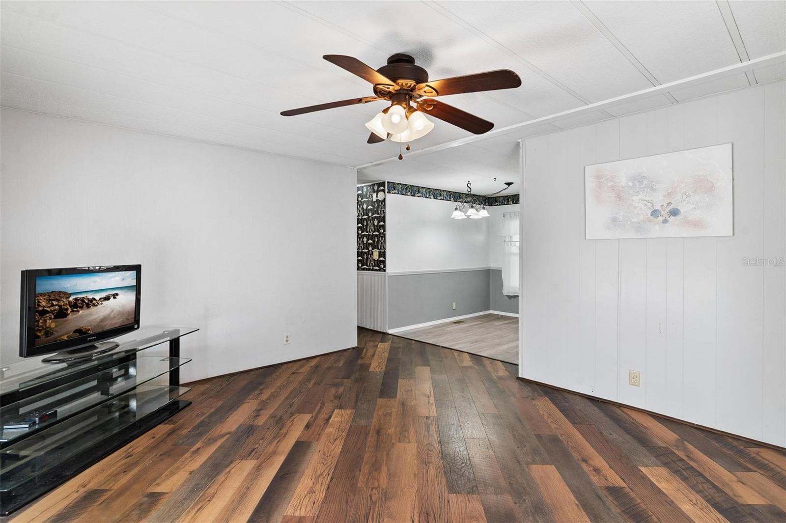 Image 14 of 53 For 304 Ivanhoe Circle