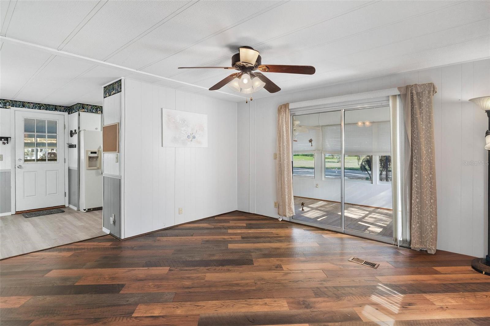 Image 15 of 53 For 304 Ivanhoe Circle